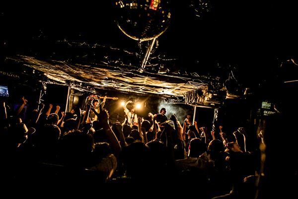 SuU×時速36km『骨-日-』 音楽性の異なる2組が自分たちの音楽をぶつけ合った、念願の初ツーマンをレポート