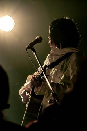 SuU×時速36km『骨-日-』 音楽性の異なる2組が自分たちの音楽をぶつけ合った、念願の初ツーマンをレポート