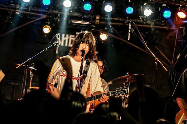 SuU×時速36km『骨-日-』 音楽性の異なる2組が自分たちの音楽をぶつけ合った、念願の初ツーマンをレポート