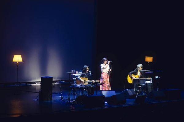 大貫妙子×山弦　まっすぐ伸びる歌声が客席に爽やかな風を送り込んだ「TOKYO春爛漫 〜萌芽編〜」レポート