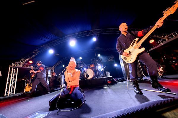 盟友とともに走り抜けた奇跡の2日間。「山人音楽祭」熱狂の最終日を最速レポート