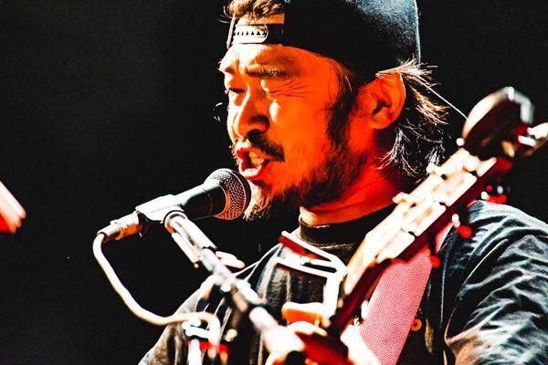 盟友とともに走り抜けた奇跡の2日間。「山人音楽祭」熱狂の最終日を最速レポート