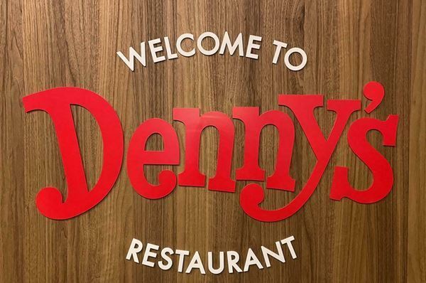 ガスト、デニーズ、ロイヤルホスト　個性あふれるファミレスのステーキを食べ比べてみた