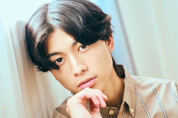 アミューズ 期待の新星、倉須洸の素顔 「人を笑顔にすることが大好きなんです」