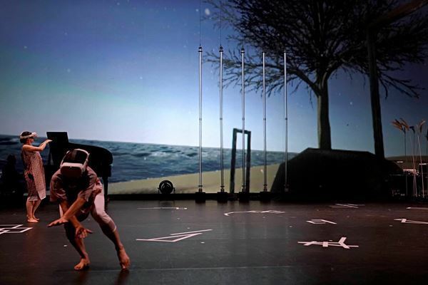 KAAT×山田うん×池上高志 ダンス公演『まだここ通ってない』開幕（コメント&舞台写真あり）