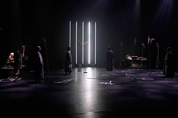 KAAT×山田うん×池上高志 ダンス公演『まだここ通ってない』開幕（コメント&舞台写真あり）