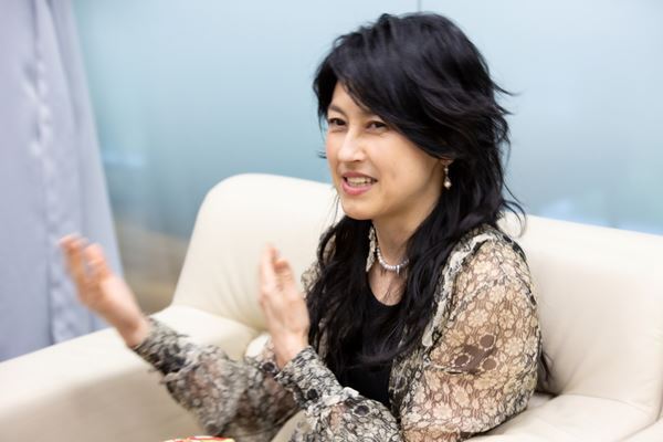 【対談：岸谷香×スガ シカオ】「こんなイカした同級生はいないよ」