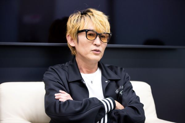 【対談：岸谷香×スガ シカオ】「こんなイカした同級生はいないよ」