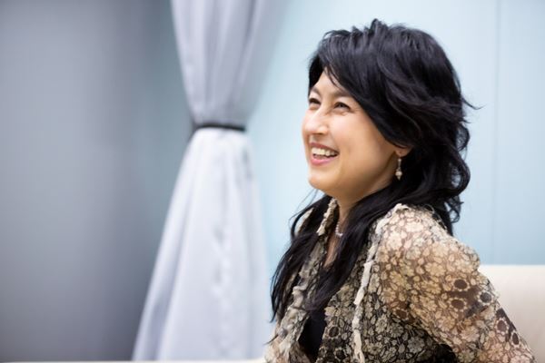 【対談：岸谷香×スガ シカオ】「こんなイカした同級生はいないよ」