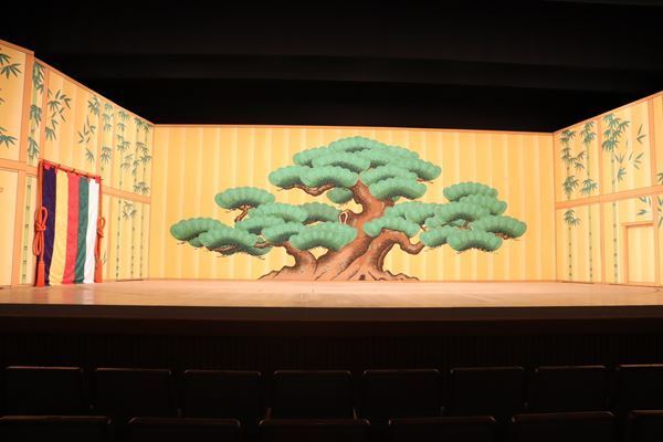 『お祭り』を披露した片岡仁左衛門、本舞台にも一礼　国立劇場・国立演芸場 閉場記念式典レポート