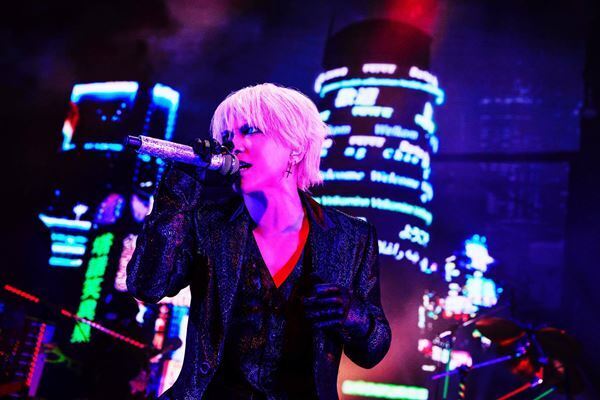 HYDE、2022年の集大成『HYDE LIVE 2022』ファイナル公演レポート「もっともっとクレイジーなライヴをやりたい」