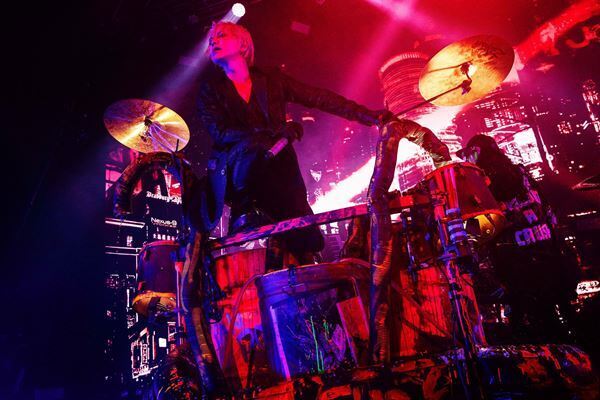 HYDE、2022年の集大成『HYDE LIVE 2022』ファイナル公演レポート「もっともっとクレイジーなライヴをやりたい」