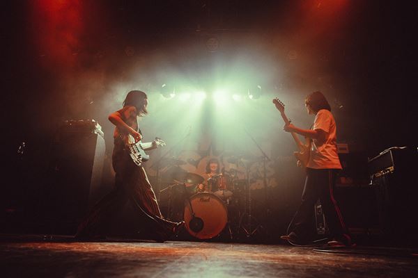 力強く生まれ変わった鉄風東京が、仲間と共に作り上げた祭りのような一日　『FLYING SON FES 2024』オフィシャルライブレポート