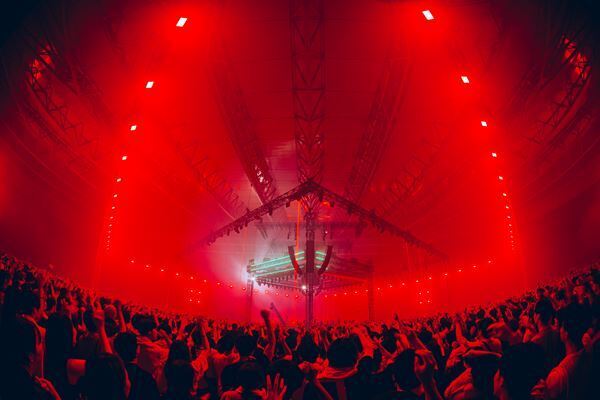 Vaundyが”シーンを撃ち抜く”2デイズ『Vaundy one man live "HEADSHOT" at Makuhari Messe』を幕張メッセで敢行【オフィシャルレポート】