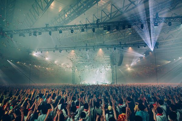 Vaundyが”シーンを撃ち抜く”2デイズ『Vaundy one man live "HEADSHOT" at Makuhari Messe』を幕張メッセで敢行【オフィシャルレポート】