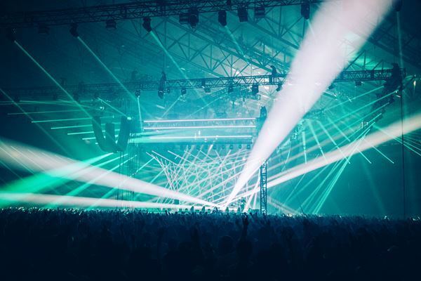 Vaundyが”シーンを撃ち抜く”2デイズ『Vaundy one man live "HEADSHOT" at Makuhari Messe』を幕張メッセで敢行【オフィシャルレポート】