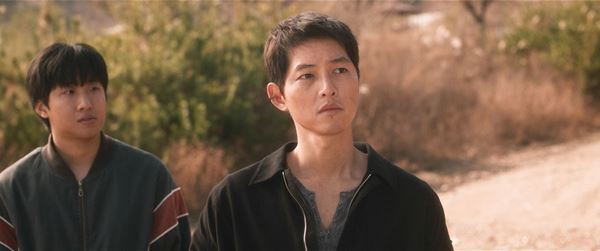 『このろくでもない世界で』ソン・ジュンギの悲しい過去が明らかになる本編映像公開