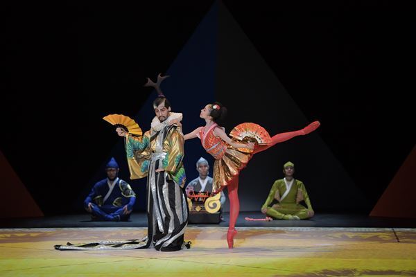 躍動する忍者と、その奥の影の先──。森山開次、美木マサオがのぞむダンス作品『新版・NINJA』再演