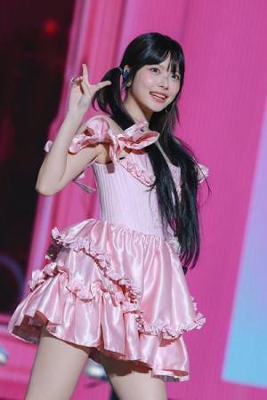 LE SSERAFIMがヒーローとなってファンの悩みを解決！　日本初ファンミーティング神奈川公演レポート