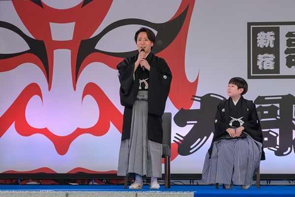 『歌舞伎町大歌舞伎』中村勘九郎らが歌舞伎町で大お練り＆舞台挨拶を実施「一生に一度できるかできないかの体験」