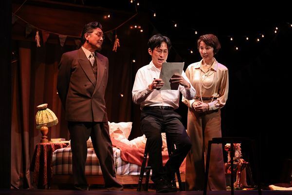 成河、木村了ら出演の新国立劇場『ピローマン』レポート到着　“物語を語ること”、“物語が存在する意義”が問われ続ける