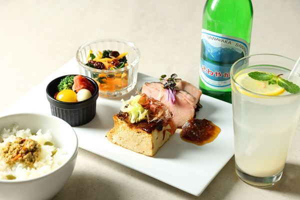 橘ケンチ、コラボ日本酒2種の発売日が北陸新幹線福井開業日に決定