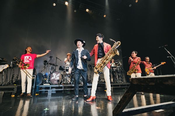 スカパラ×怒髪天×MAZRI「戦うように楽しんでくれよ！」『MAZRI no MATSURI -The Joint-』ライブレポート