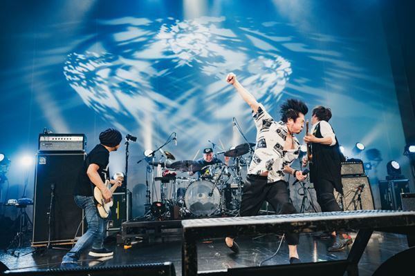 スカパラ×怒髪天×MAZRI「戦うように楽しんでくれよ！」『MAZRI no MATSURI -The Joint-』ライブレポート