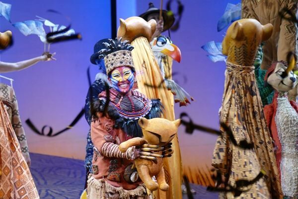 劇団四季『ライオンキング』が日本上演25周年！　特別カーテンコールとドローンショー開催