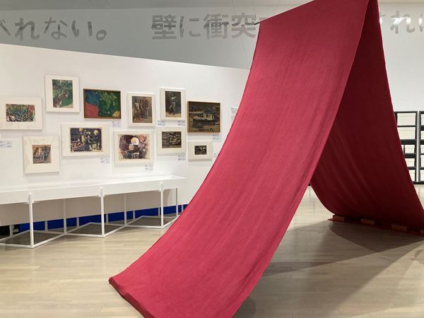 「第8回横浜トリエンナーレ」展示の模様をレポート　アーティストの多様な視点から、生きづらい現代を生き抜く方法を探る