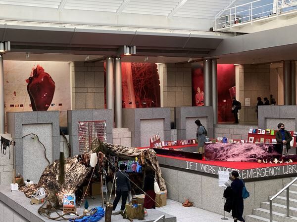 「第8回横浜トリエンナーレ」展示の模様をレポート　アーティストの多様な視点から、生きづらい現代を生き抜く方法を探る