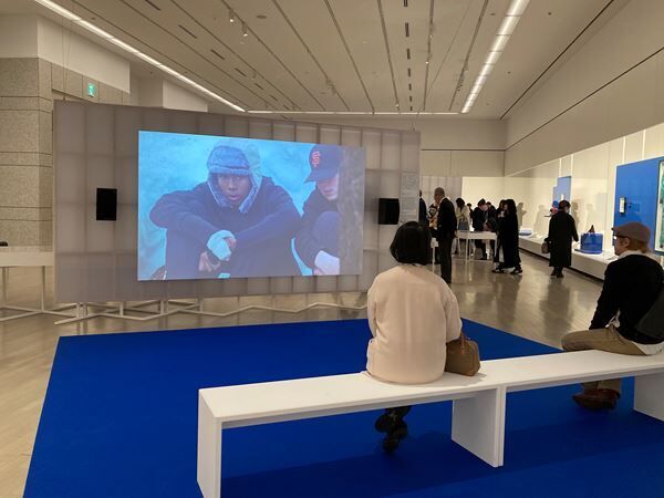「第8回横浜トリエンナーレ」展示の模様をレポート　アーティストの多様な視点から、生きづらい現代を生き抜く方法を探る