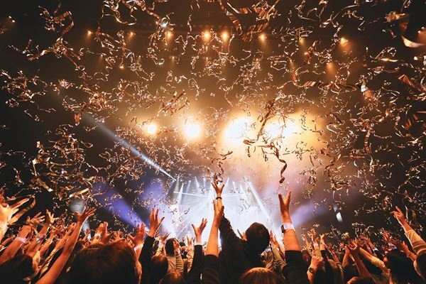 TM NETWORK、全国ホールツアー『STAND 3 FINAL』オフィシャルレポートが到着