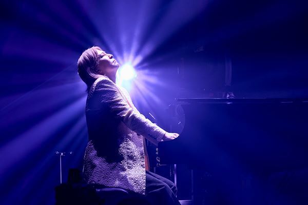 TM NETWORK、全国ホールツアー『STAND 3 FINAL』オフィシャルレポートが到着