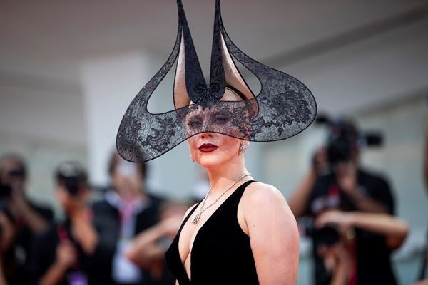 『ジョーカー』続編がついにお披露目！　ホアキン・フェニックス、レディー・ガガらがベネチア映画祭に登場