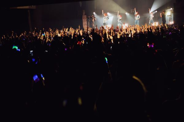 ExWHYZ、全国ツアー『Futura Free』完走　追加公演でShin Sakiura、堀正輝の参加を発表