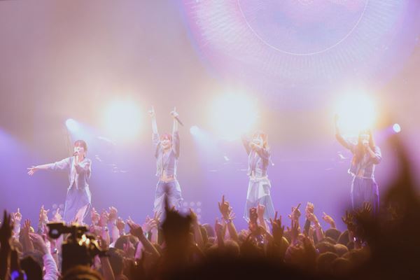 ExWHYZ、全国ツアー『Futura Free』完走　追加公演でShin Sakiura、堀正輝の参加を発表