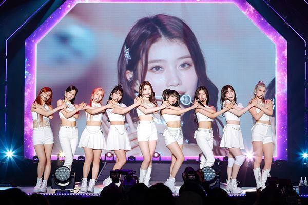 Kep1erがファンからのサプライズに涙　初のアリーナツアーが開幕【レポート】