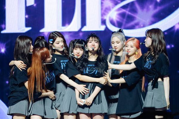 Kep1erがファンからのサプライズに涙　初のアリーナツアーが開幕【レポート】