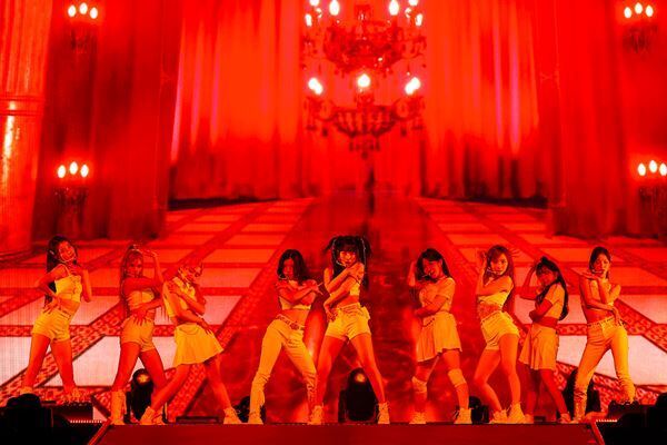 Kep1erがファンからのサプライズに涙　初のアリーナツアーが開幕【レポート】