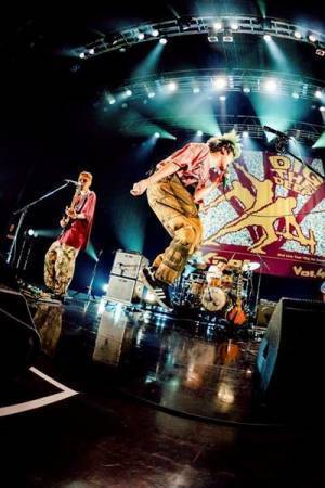 Kroi、全国対バンツアースタート　熱い声に応えTempalayと今年2度目の対バン【福岡公演ライブレポート】