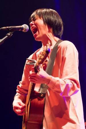 【ライブレポート】ソロアーティストとしての豊かな魅力を示した小山田壮平『弾き語りツアー2022』最終公演