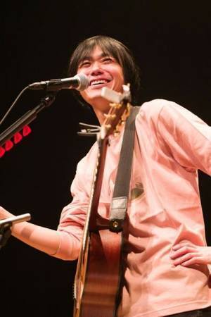 【ライブレポート】ソロアーティストとしての豊かな魅力を示した小山田壮平『弾き語りツアー2022』最終公演