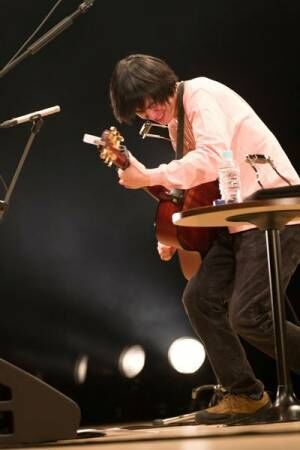 【ライブレポート】ソロアーティストとしての豊かな魅力を示した小山田壮平『弾き語りツアー2022』最終公演