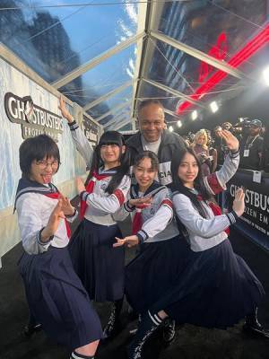 新しい学校のリーダーズが『ゴーストバスターズ』最新作のNYプレミアに参加　レイ・パーカーJr.も登場