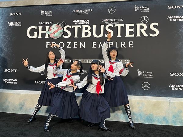 新しい学校のリーダーズが『ゴーストバスターズ』最新作のNYプレミアに参加　レイ・パーカーJr.も登場