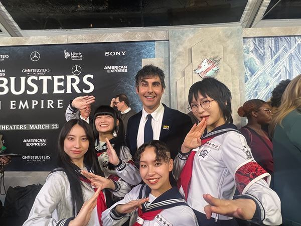 新しい学校のリーダーズが『ゴーストバスターズ』最新作のNYプレミアに参加　レイ・パーカーJr.も登場