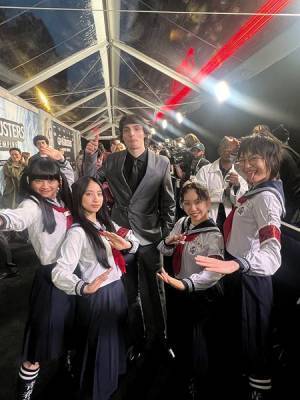 新しい学校のリーダーズが『ゴーストバスターズ』最新作のNYプレミアに参加　レイ・パーカーJr.も登場