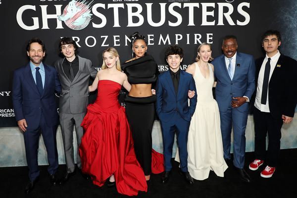 新しい学校のリーダーズが『ゴーストバスターズ』最新作のNYプレミアに参加　レイ・パーカーJr.も登場