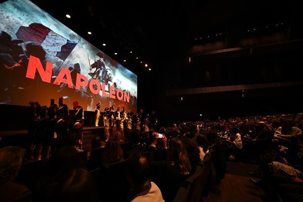 ホアキン・フェニックスらがパリに凱旋！『ナポレオン』ワールドプレミア開催
